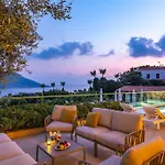 Βίλα Spacious 5 Bedroom With Private Pool *