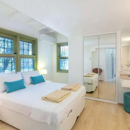 Spacious 5 Bedroom With Private Pool Villa *