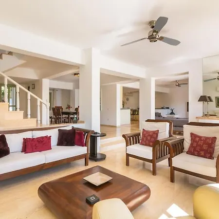 Villa Spacious 5 Bedroom With Private Pool *