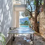 Spacious 5 Bedroom With Private Pool Villa *