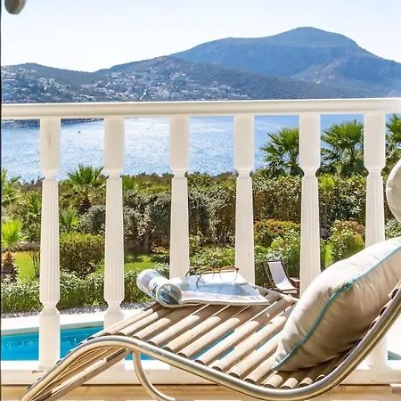 Spacious 5 Bedroom With Private Pool Villa *