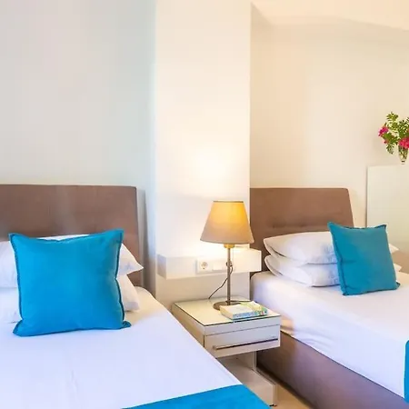 Spacious 5 Bedroom With Private Pool Vila
