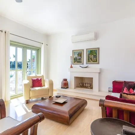 Spacious 5 Bedroom With Private Pool Vila *