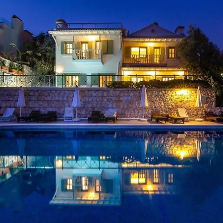 Spacious 5 Bedroom With Private Pool Villa