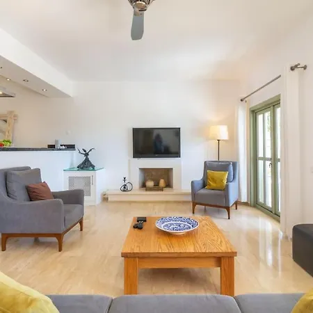 Spacious 5 Bedroom With Private Pool Villa