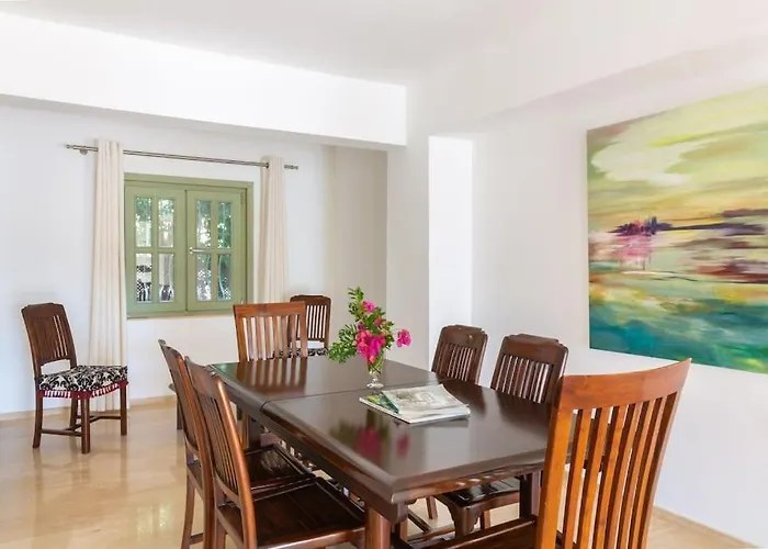 Vila Spacious 5 Bedroom With Private Pool *