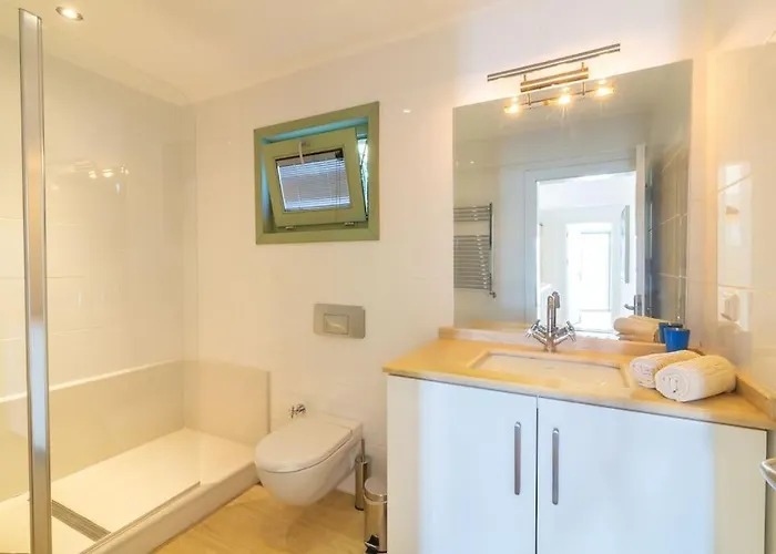 Spacious 5 Bedroom With Private Pool Βίλα