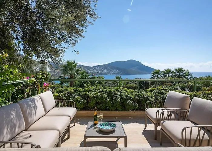 Spacious 5 Bedroom With Private Pool Vila *