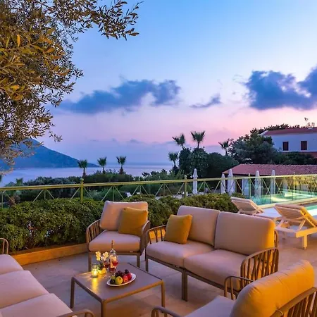 Βίλα Spacious 5 Bedroom With Private Pool *